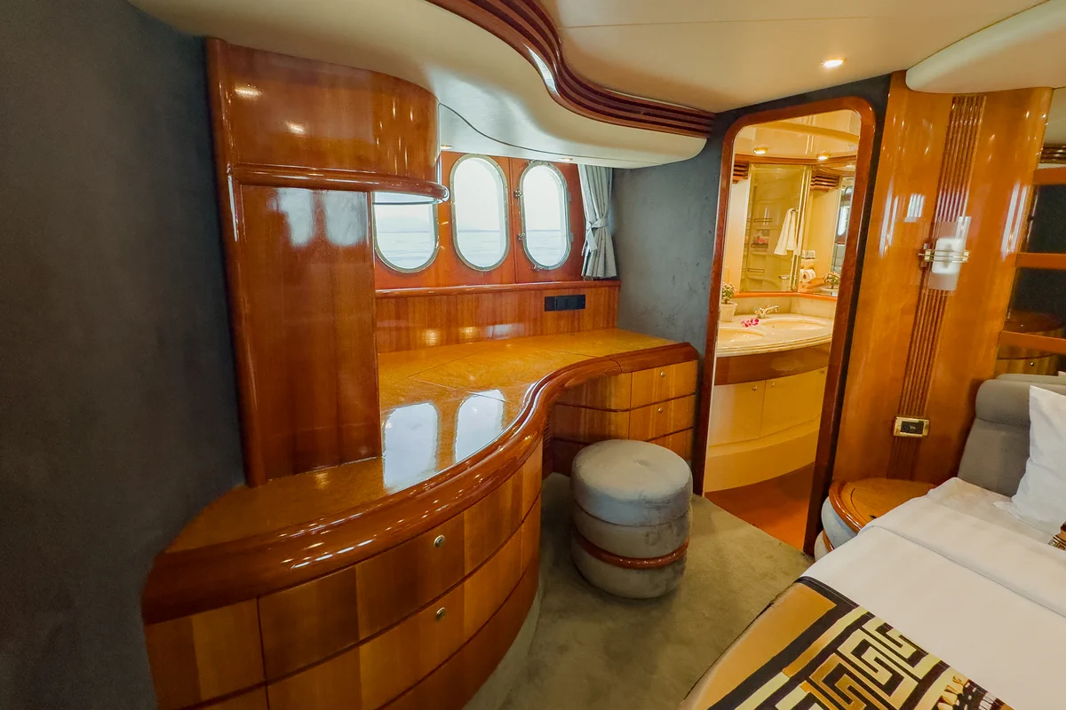 Azimut 68 _57