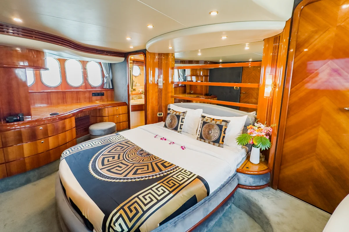 Azimut 68 _65